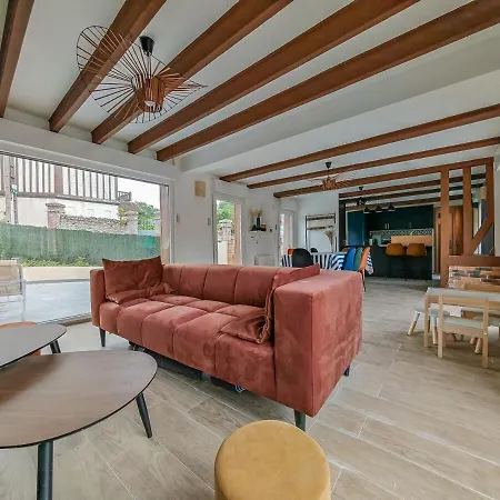 Holiday home Belle Maison Honfleuraise 10-14 Pers Piscine Fatouville-Grestain